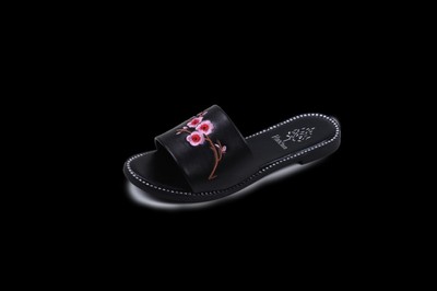 好純鞋業(yè) 專注品質(zhì)，引領(lǐng)鞋業(yè)新風(fēng)尚